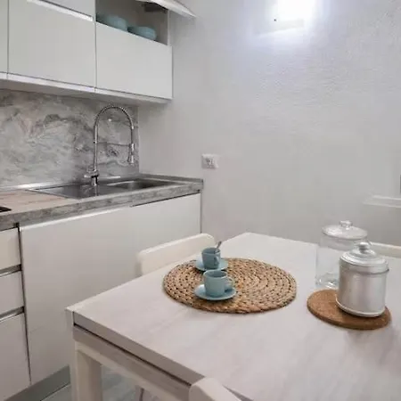 Apartamento Seminterrato-basement In Centro A *
